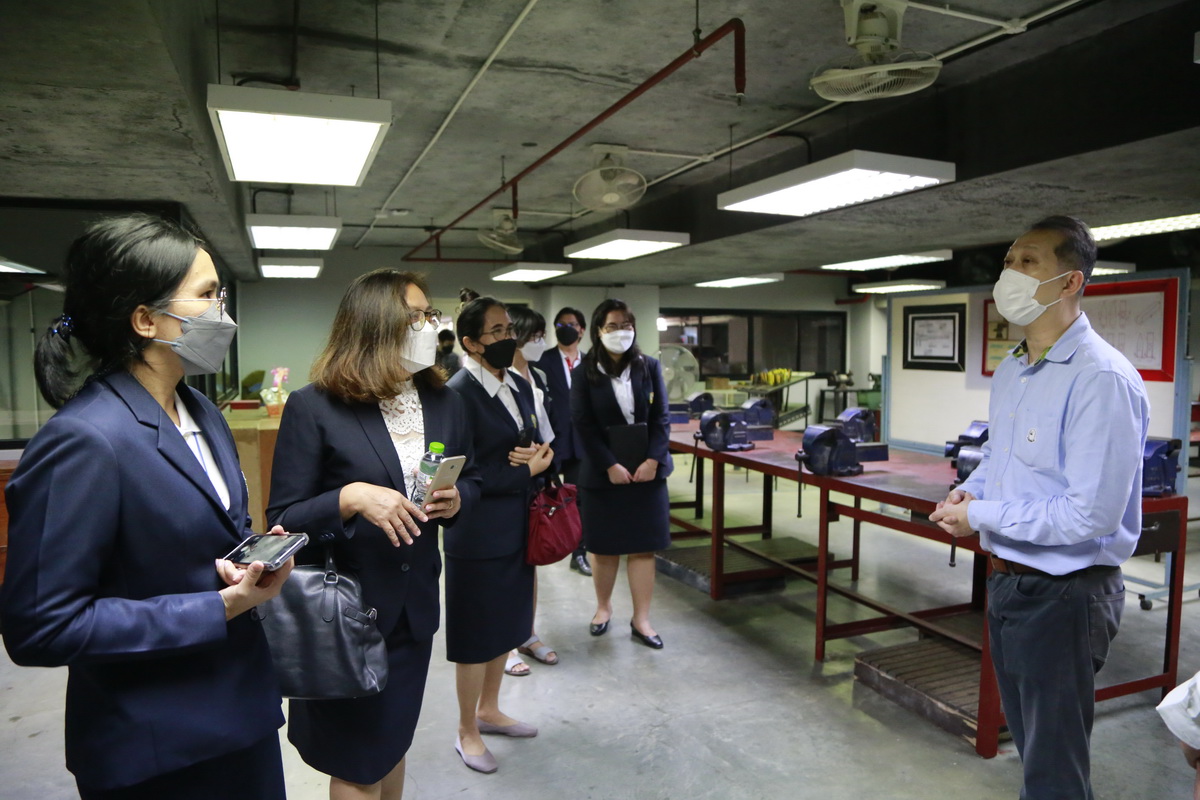 Visitors from Assumption College Rayong Visited AU